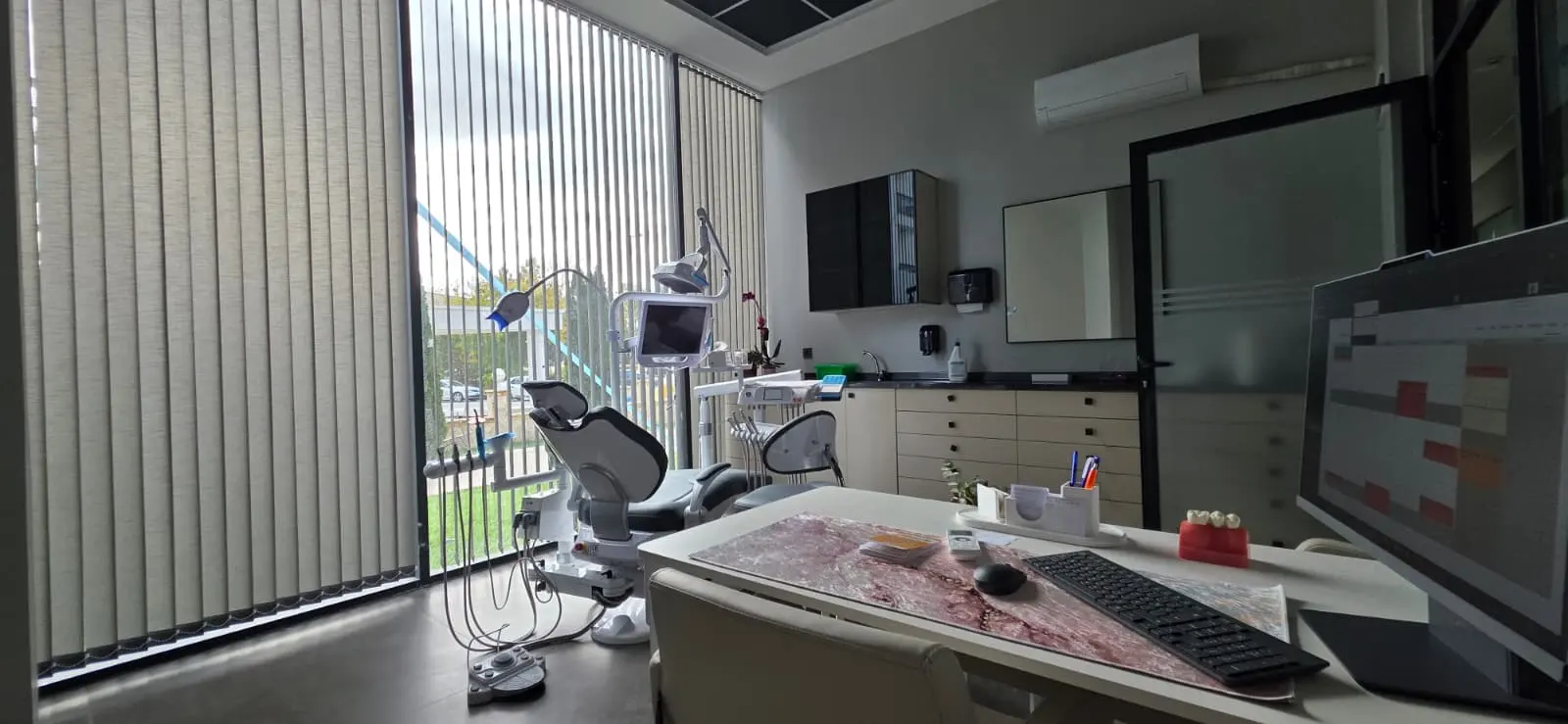 Von der Klinik bereitgestelltes Foto von Dent 58