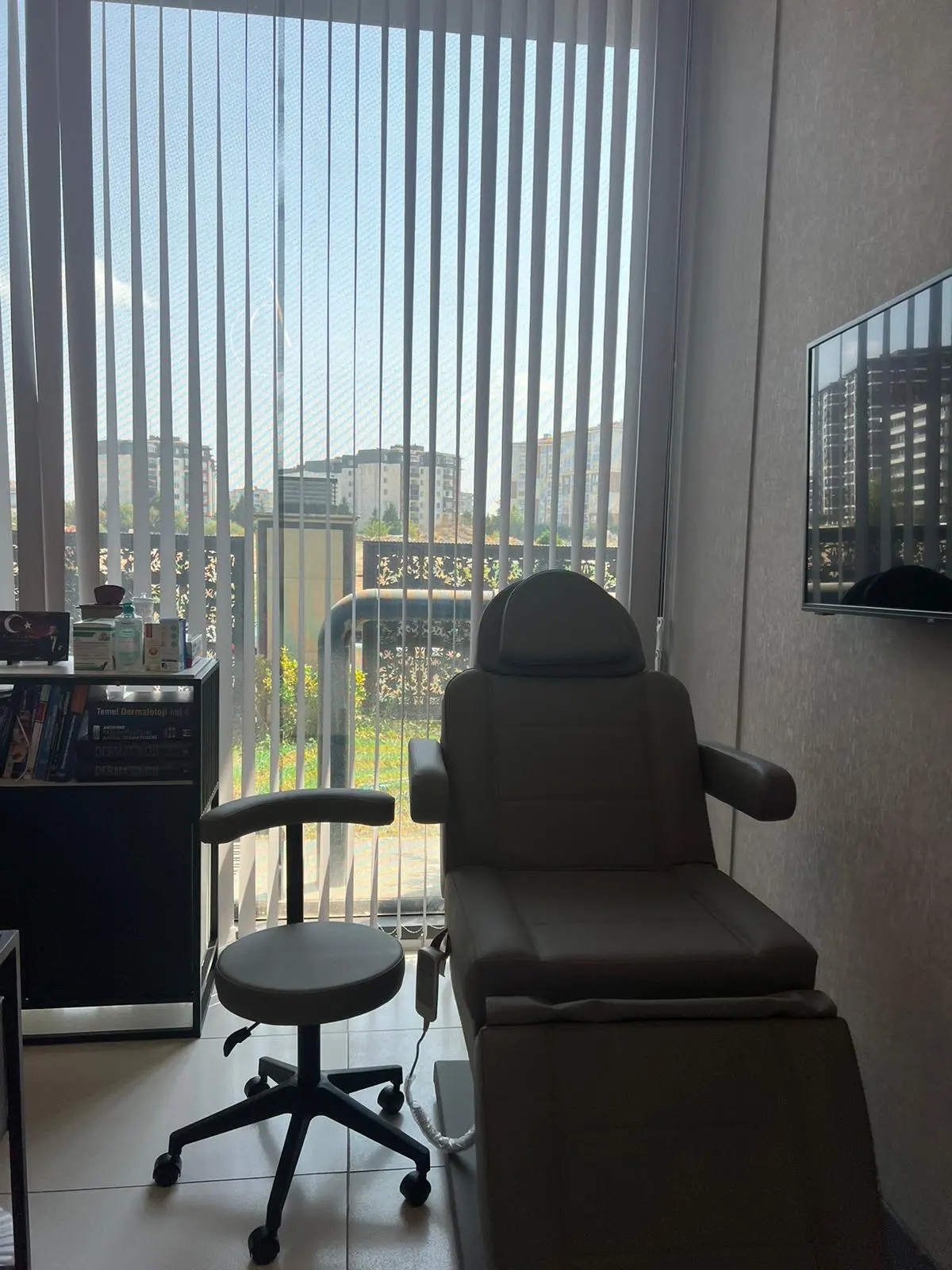 Clinic-provided photograph of Assoc. Prof. Dr Emine Nur Rifaioğlu