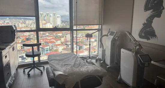 Von der Klinik bereitgestelltes Foto von Dr. Emre Güvercin