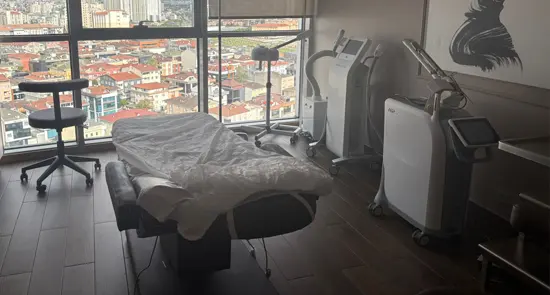 Von der Klinik bereitgestelltes Foto von Dr. Emre Güvercin