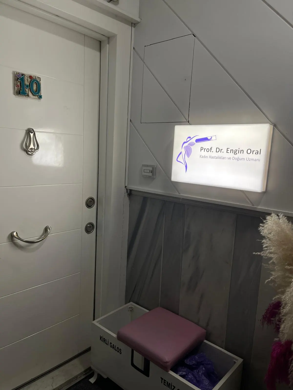 Clinic-provided photograph of Prof. Dr Engin Oral