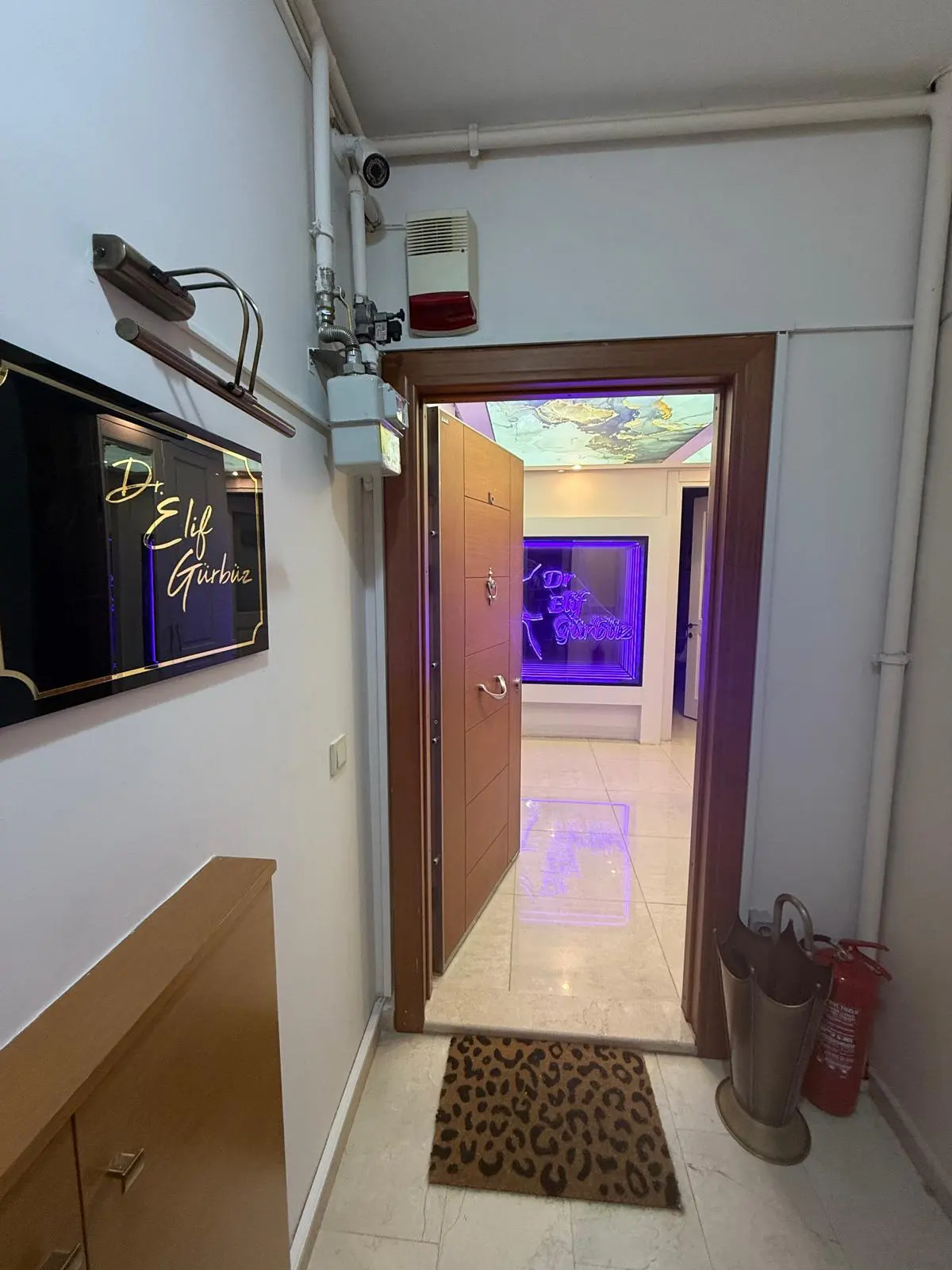 Clinic-provided photograph of Dr Elif Gürbüz Çobanoğlu
