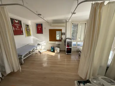 Clinic-provided photograph of Prof. Dr Tahsin Beyza Beyzadeoğlu