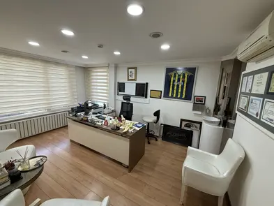 Clinic-provided photograph of Prof. Dr Tahsin Beyza Beyzadeoğlu
