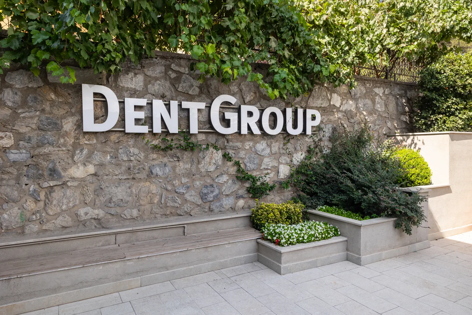 Clinic-provided photograph of Koşuyolu DG Dentgroup Dental Clinic