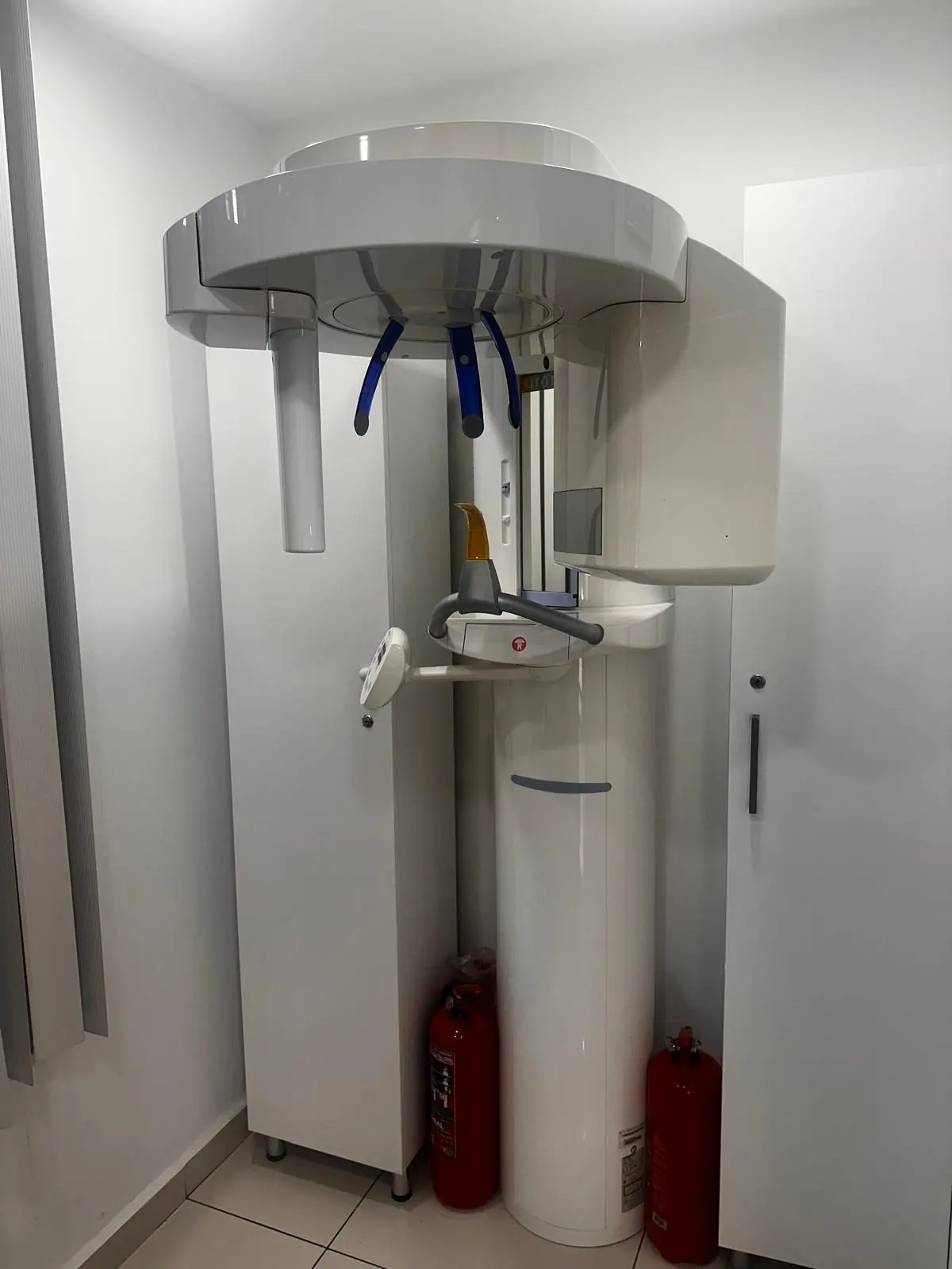 Clinic-provided photograph of DMR Dent