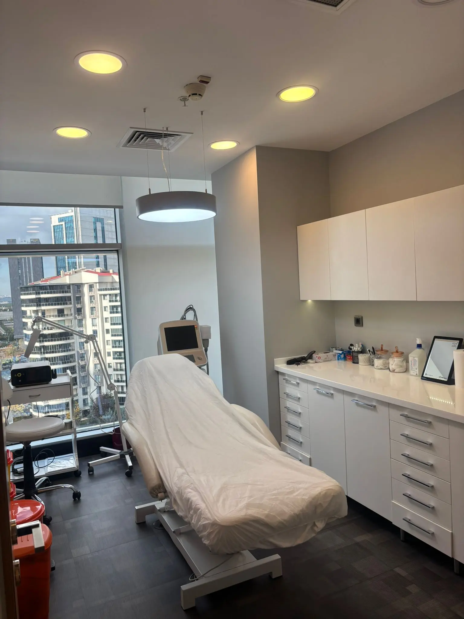 Von der Klinik bereitgestelltes Foto von Dr. Aslı Eralp