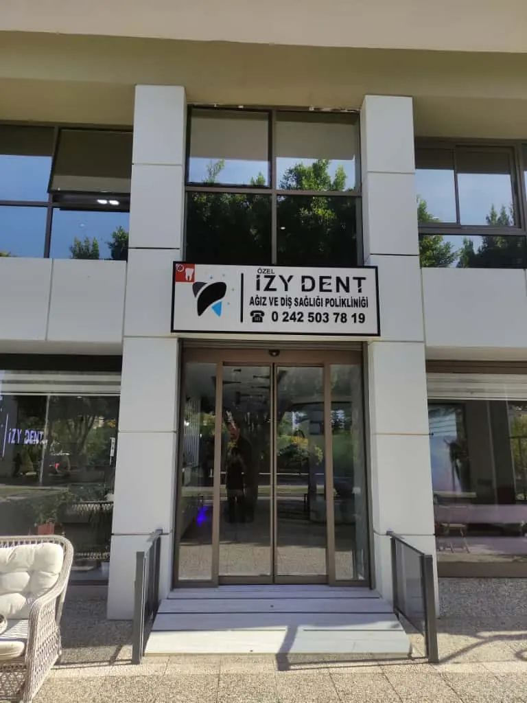 Clinic-provided photograph of İzy Dent
