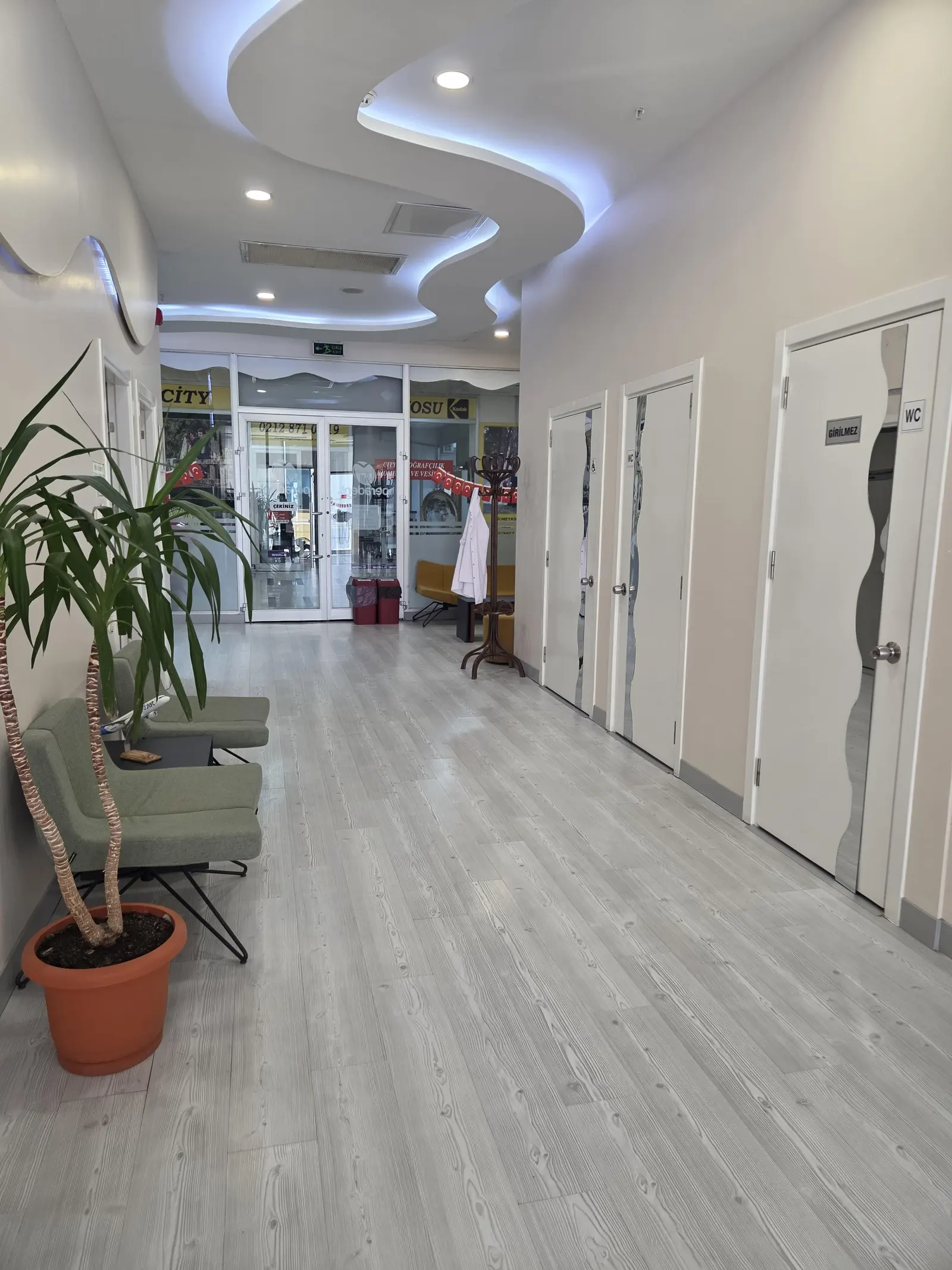 Clinic-provided photograph of Peradent Dental Clinic