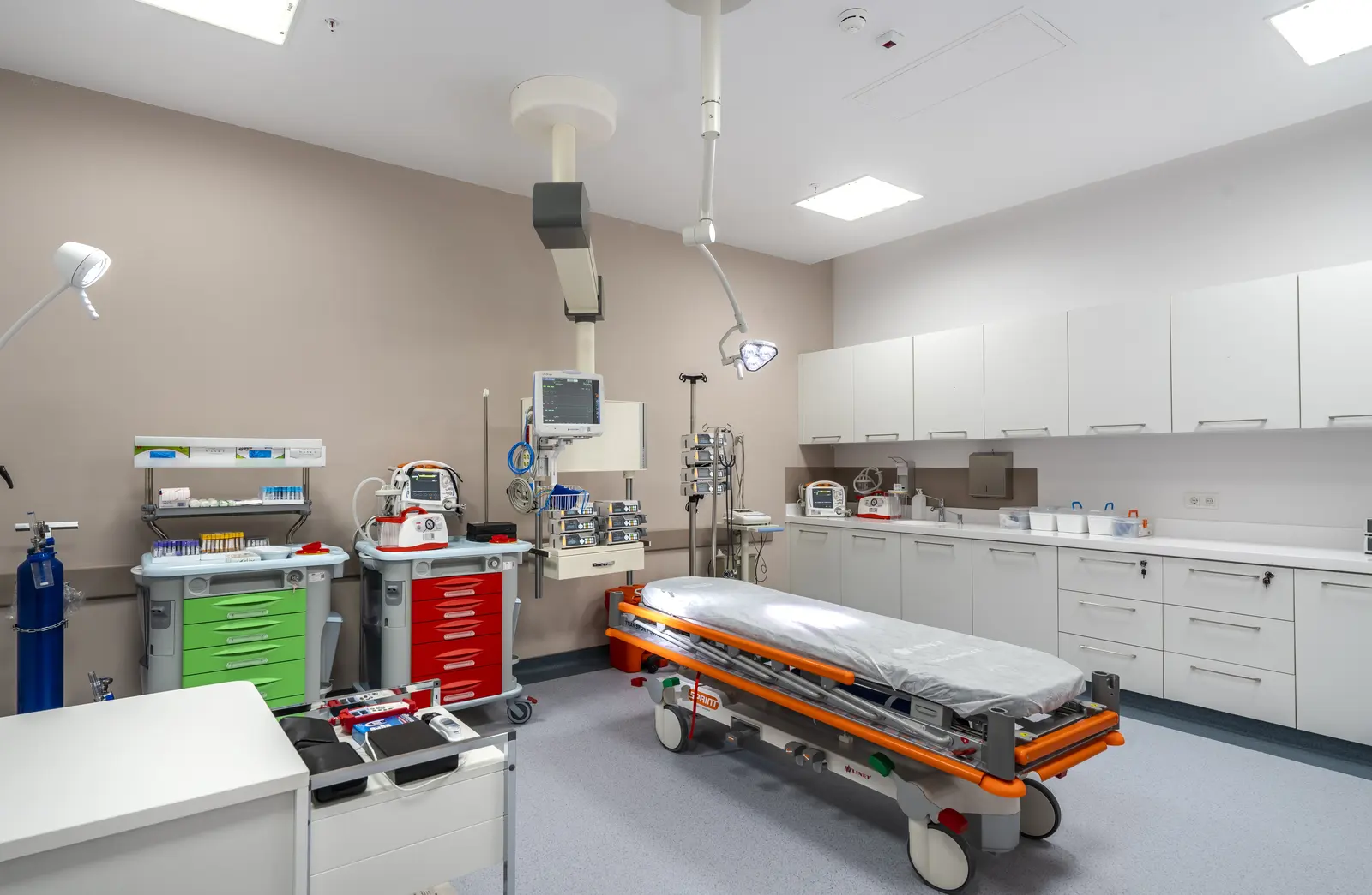 Clinic-provided photograph of Akdeniz Hospital