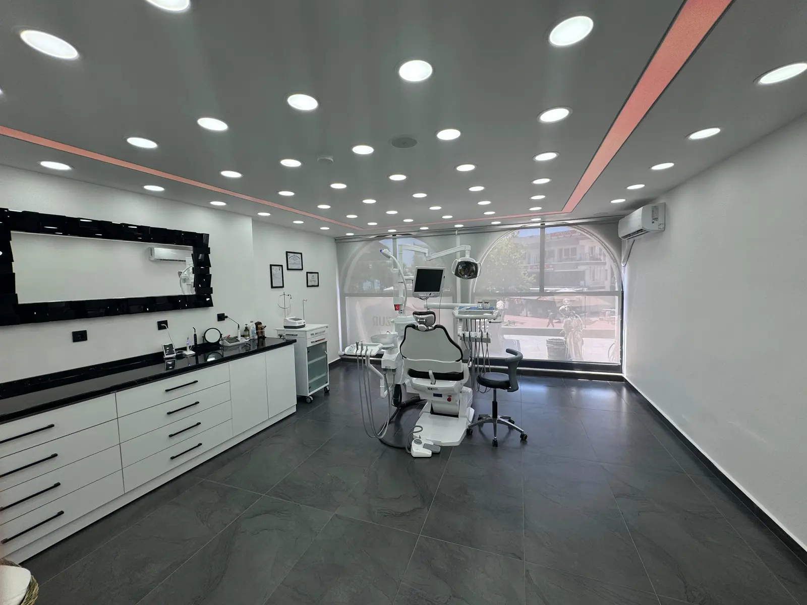 Clinic-provided photograph of Es Munzur Dental