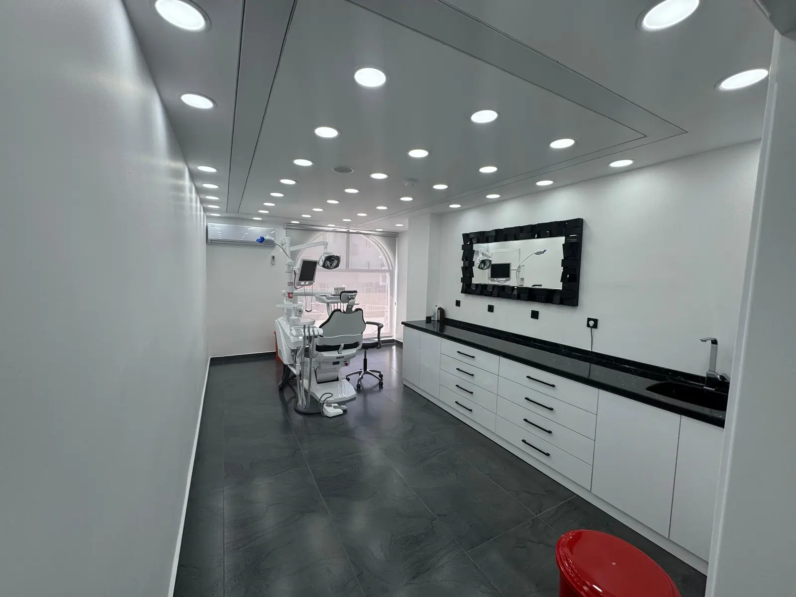 Clinic-provided photograph of Es Munzur Dental