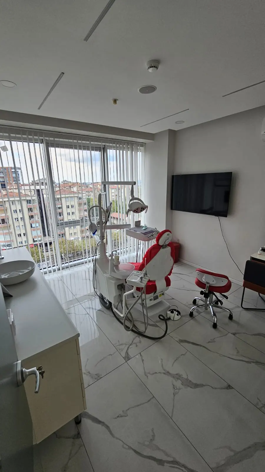 Clinic-provided photograph of Dr Oğuz Yıldız