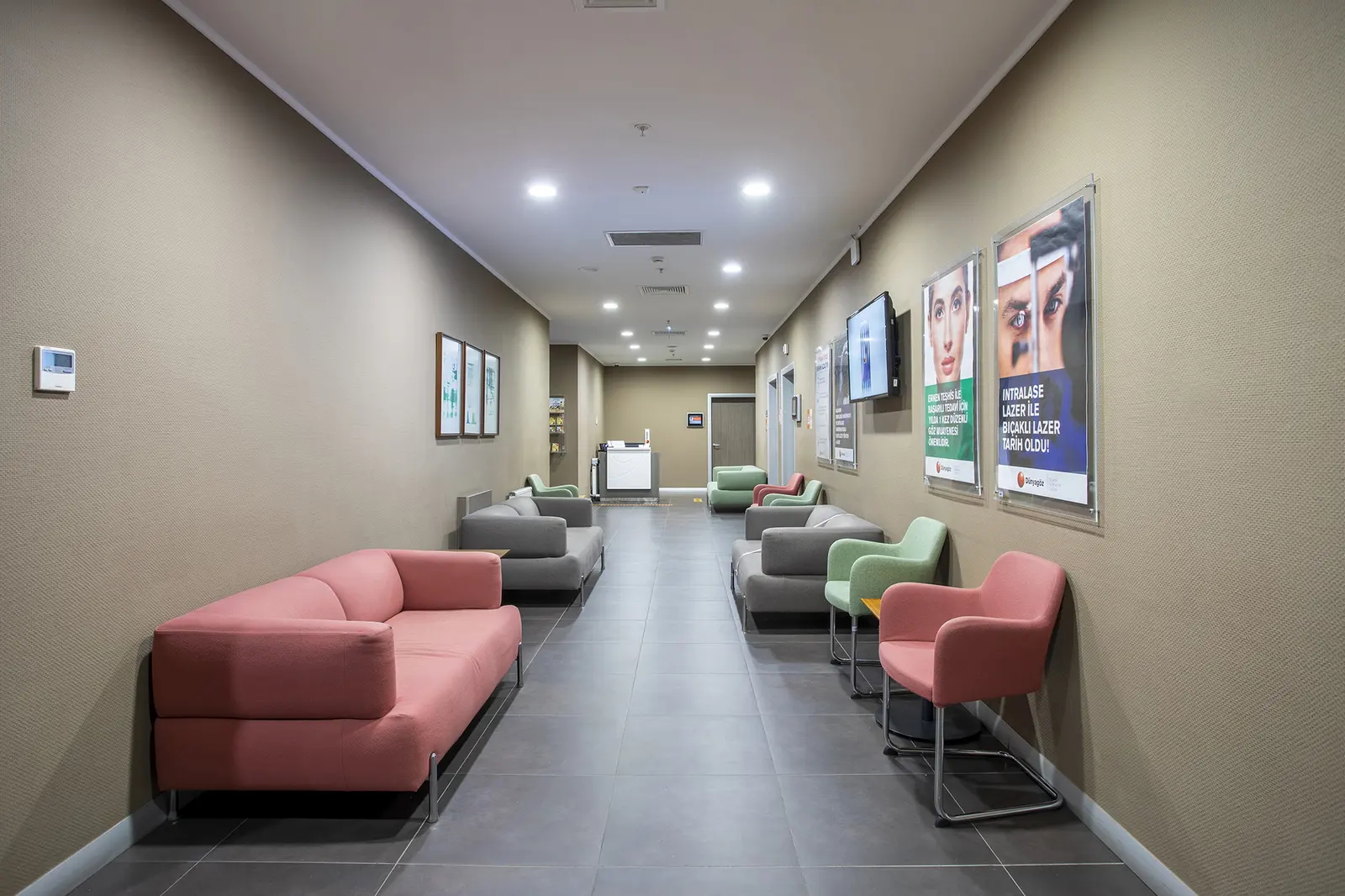 Clinic-provided photograph of Dünya Sakarya Eye Centre