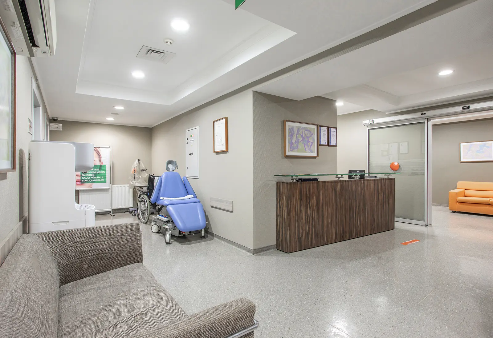 Clinic-provided photograph of Dünya Samsun Eye Centre