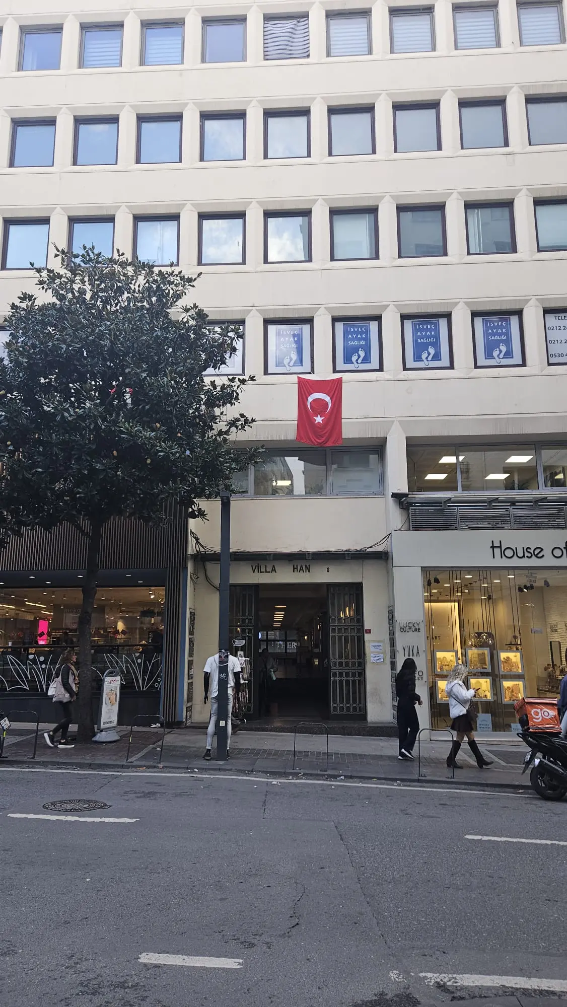 Clinic-provided photograph of Dr Tolga Yener