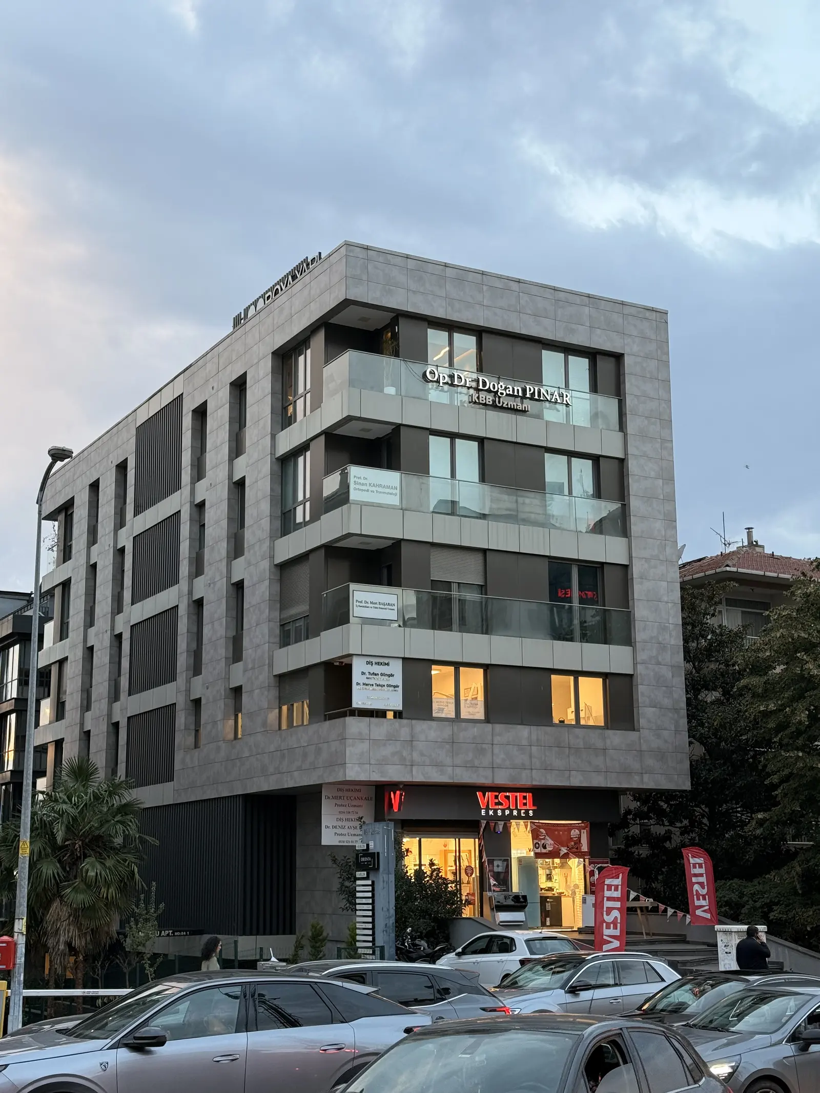 Von der Klinik bereitgestelltes Foto von Dr. Doğan Pınar