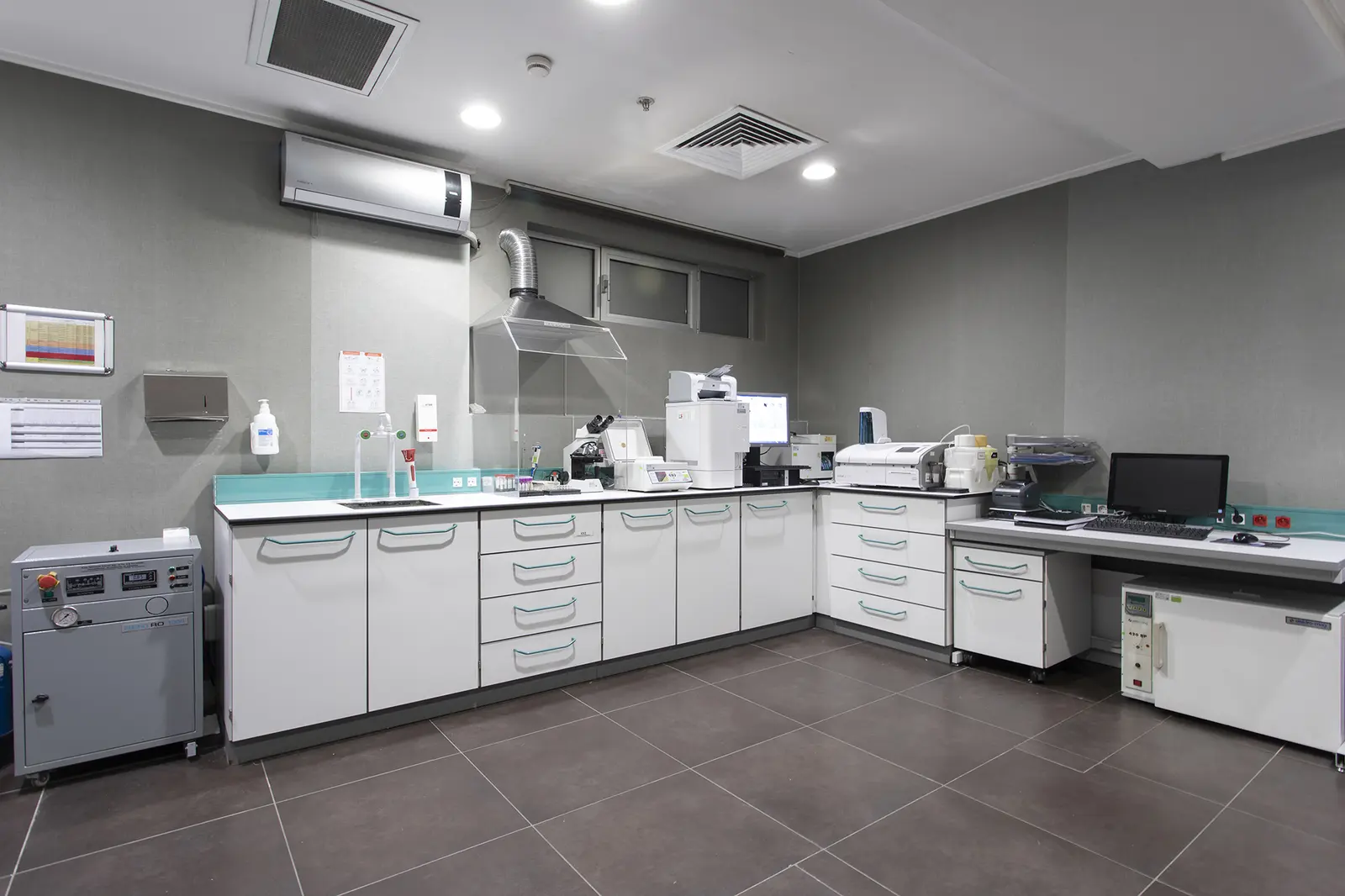Clinic-provided photograph of Dünya Bursa Eye Hospital