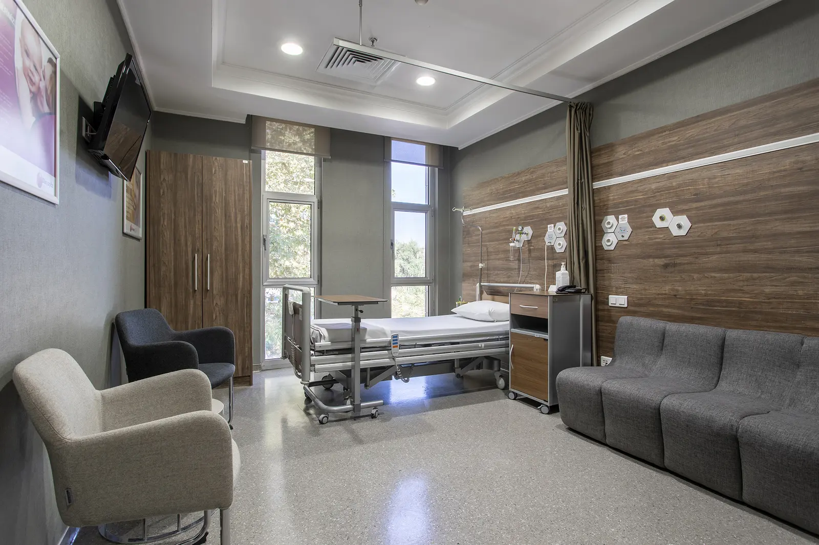 Clinic-provided photograph of Dünya Bursa Eye Hospital