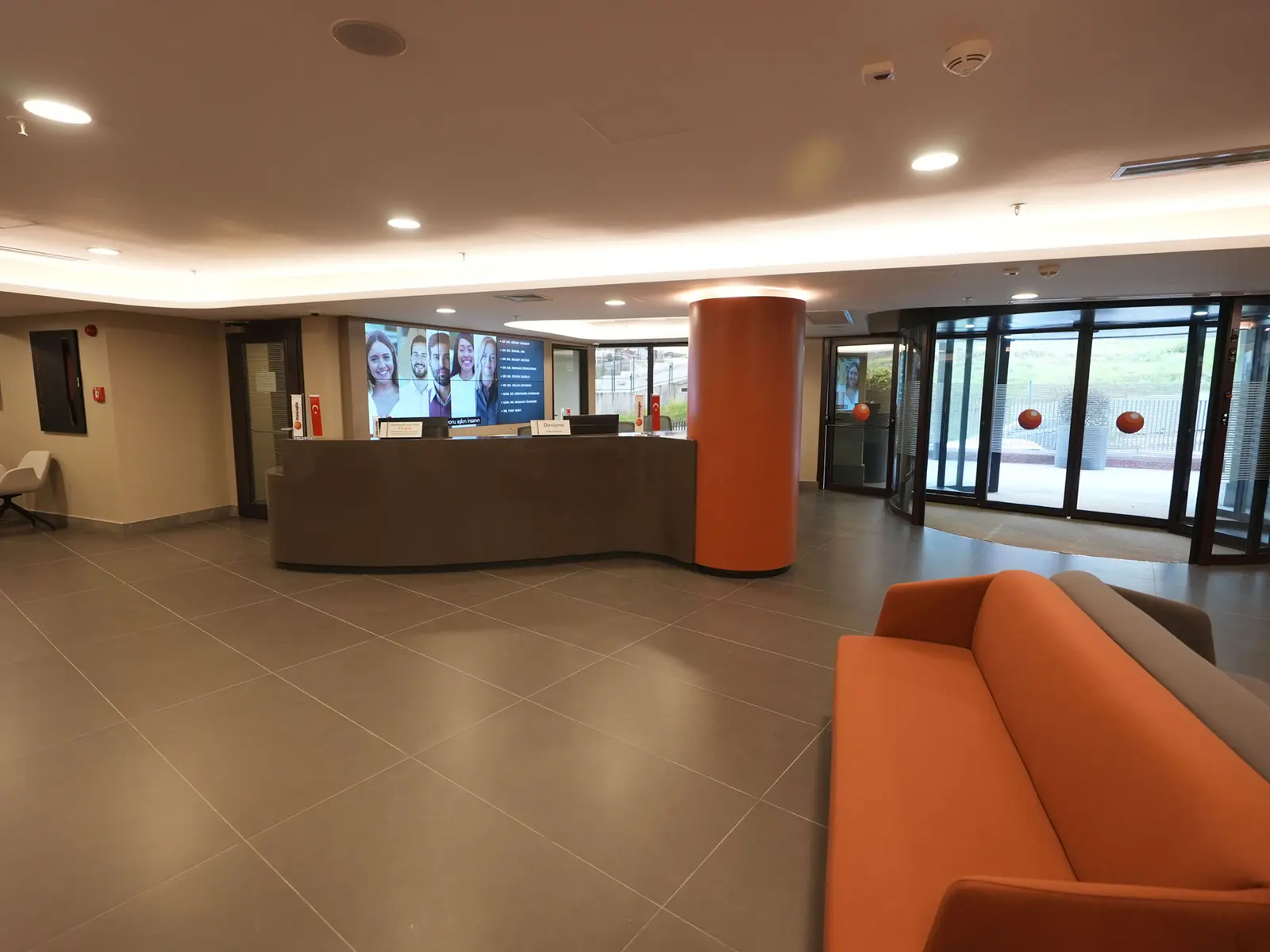 Clinic-provided photograph of Dünyagöz Ataşehir Eye Centre