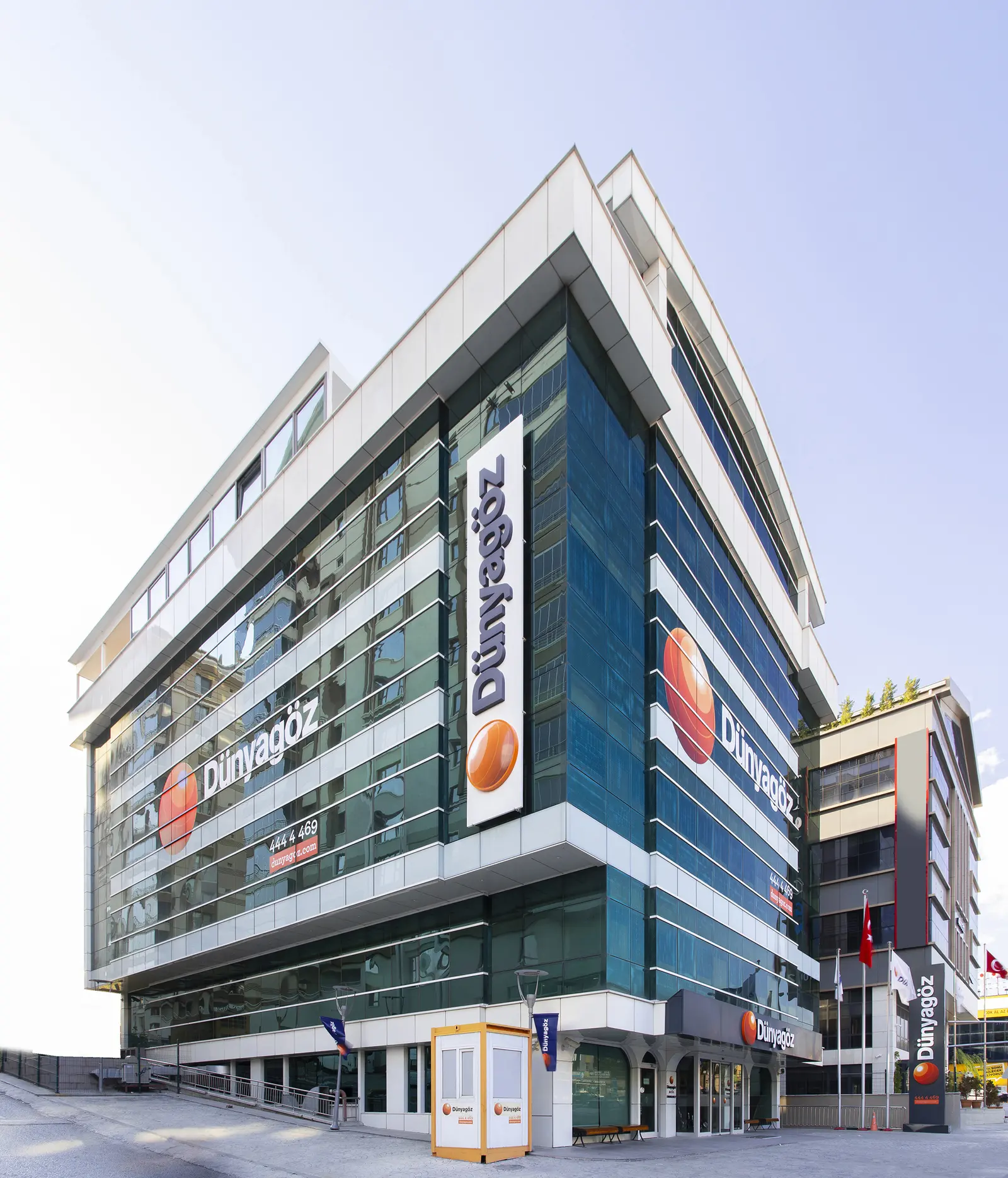Clinic-provided photograph of Dünya Keçiören Eye Centre