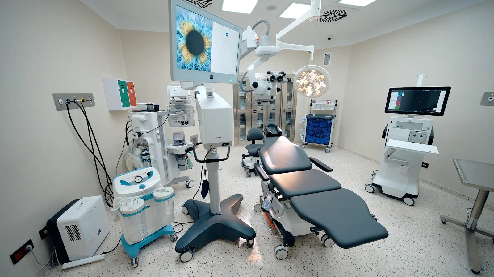 Clinic-provided photograph of Dünyagöz Altunizade Eye Centre