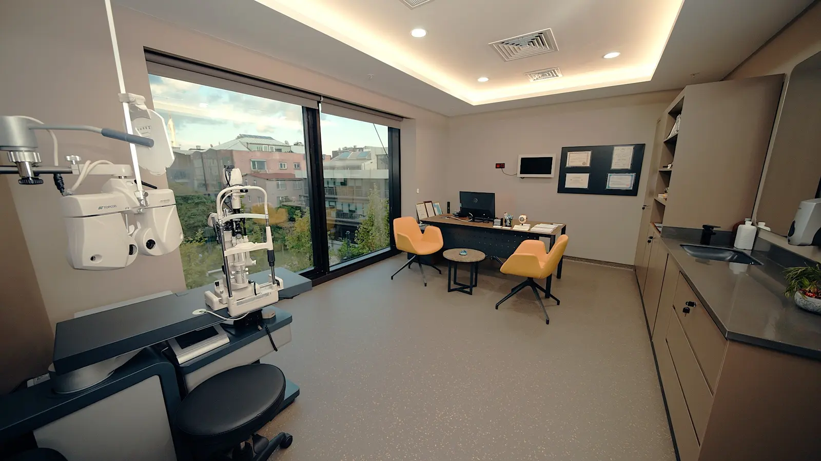 Clinic-provided photograph of Dünyagöz Altunizade Eye Centre