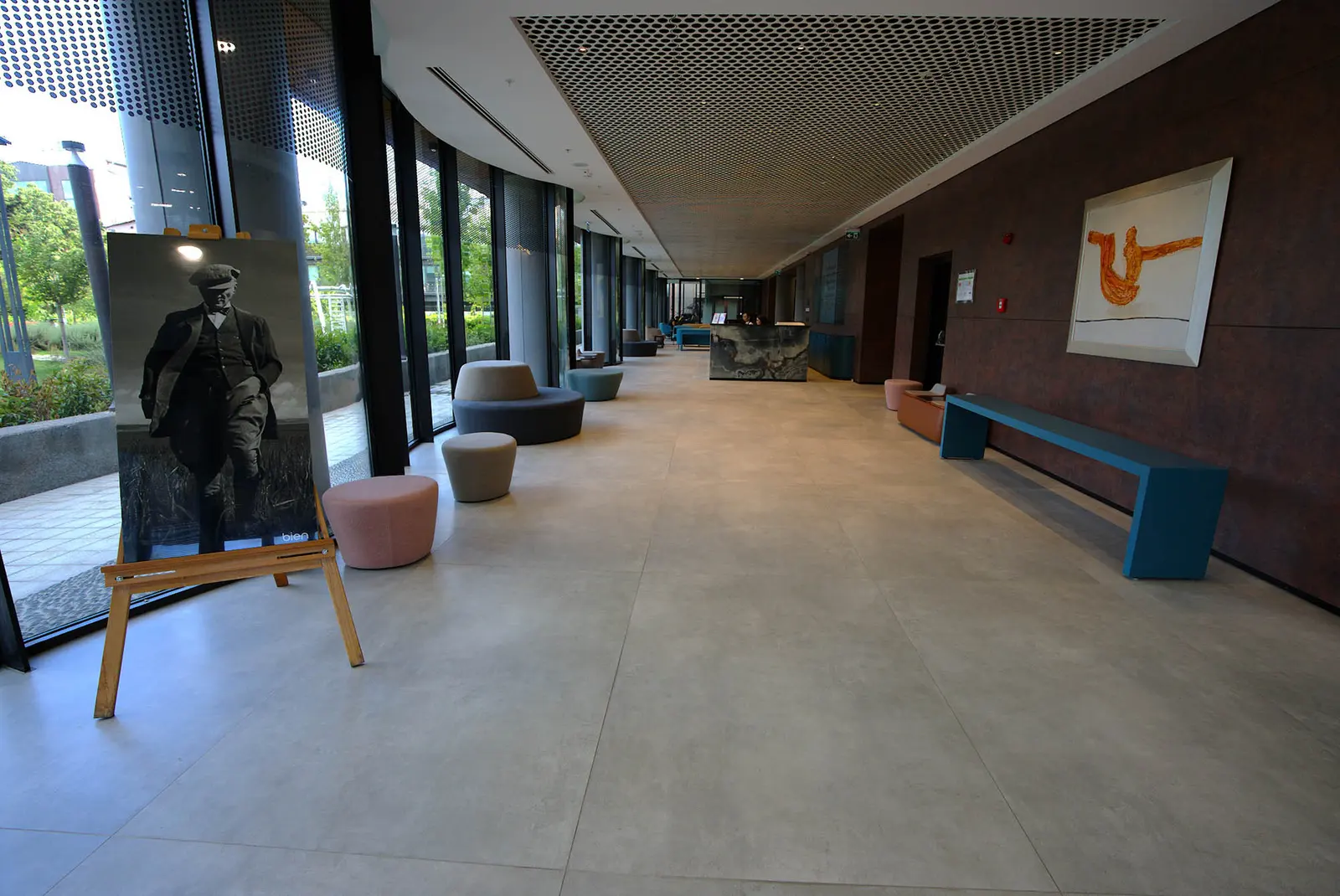 Clinic-provided photograph of Dünyagöz Altunizade Eye Centre