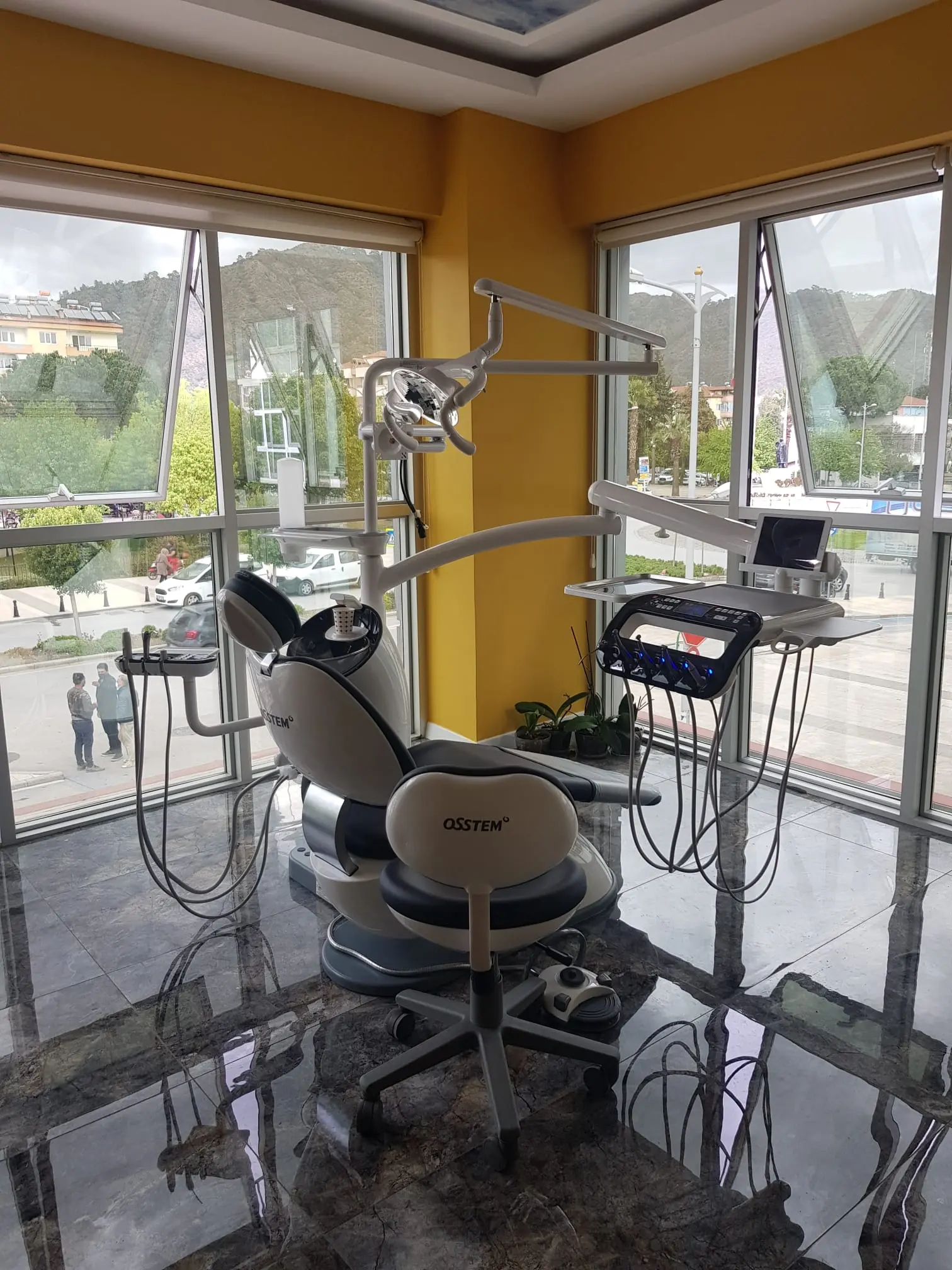 Clinic-provided photograph of Dr Hakan Özden
