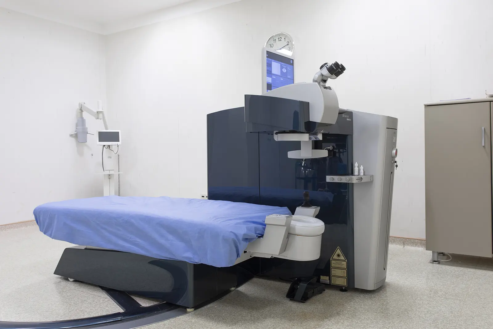 Clinic-provided photograph of Dünya Etiler Eye Hospital