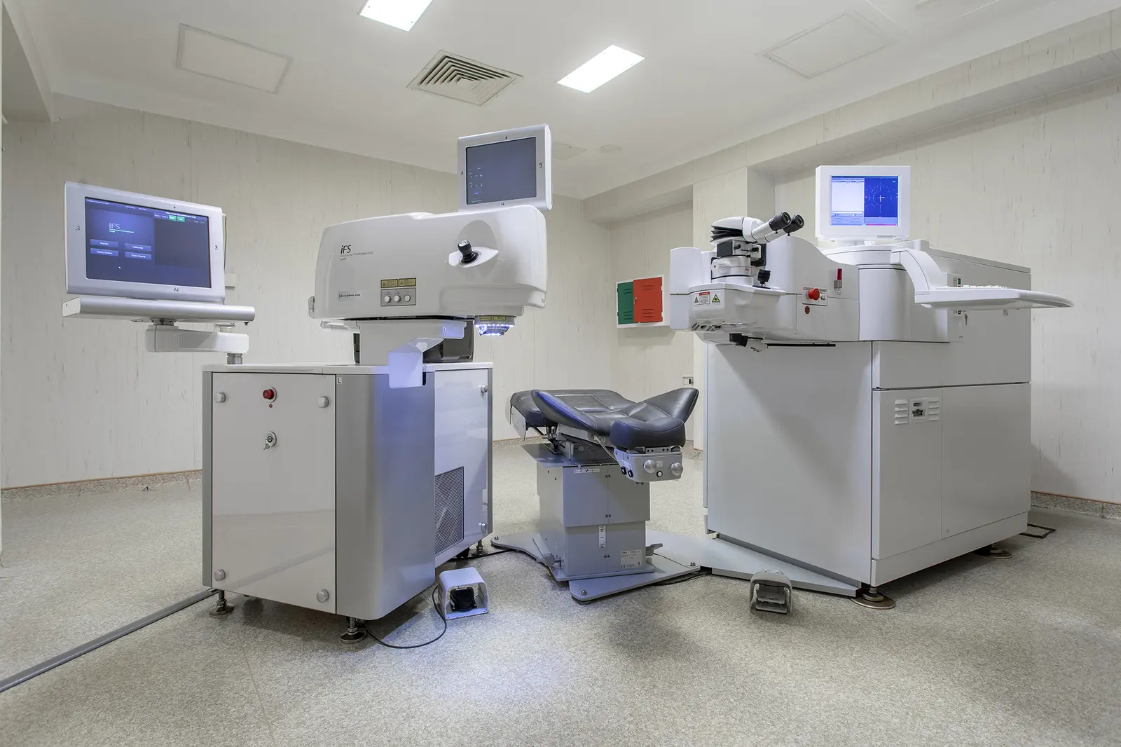 Clinic-provided photograph of Dünya Etiler Eye Hospital