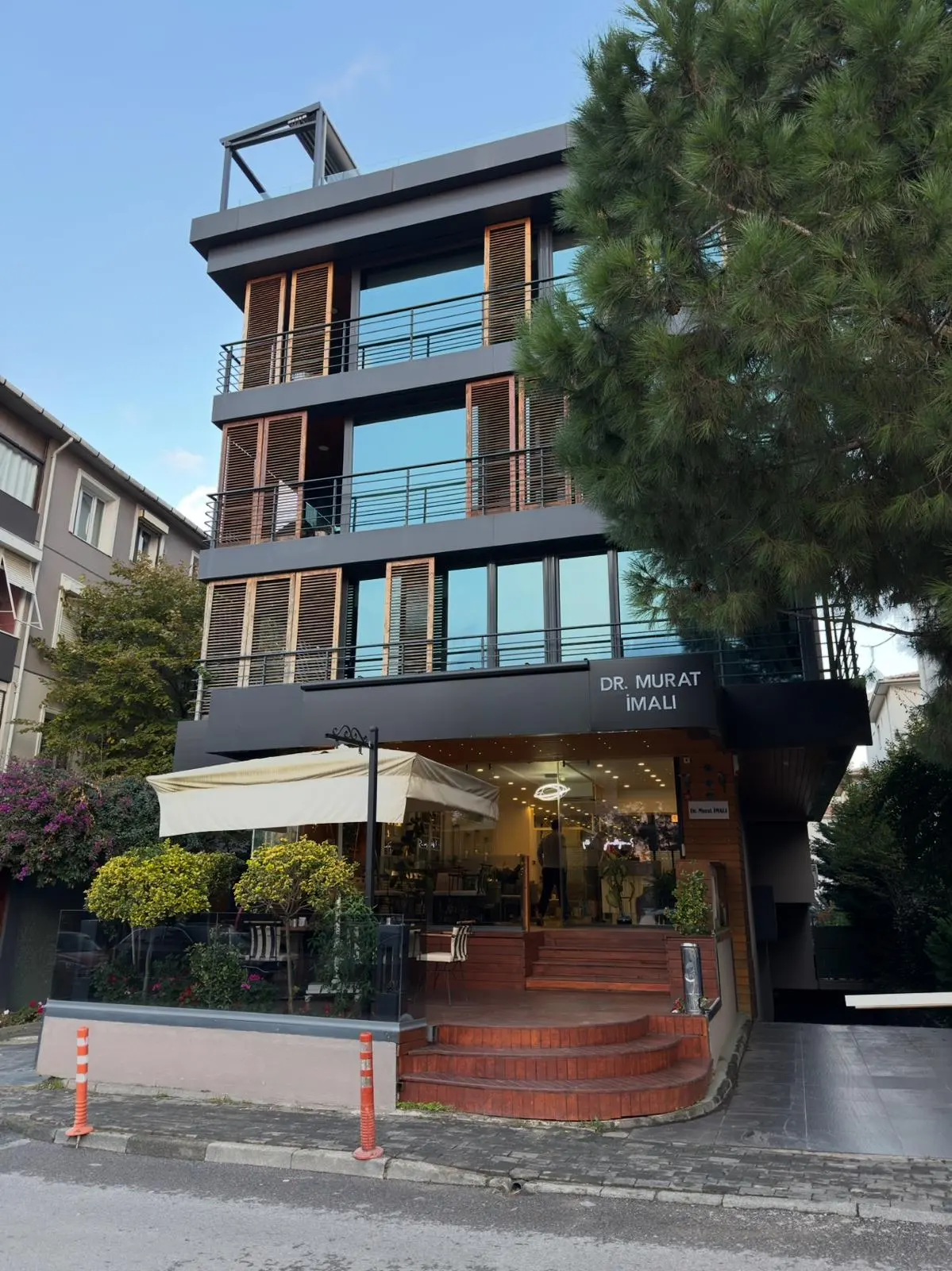Clinic-provided photograph of Dr Murat İmalı