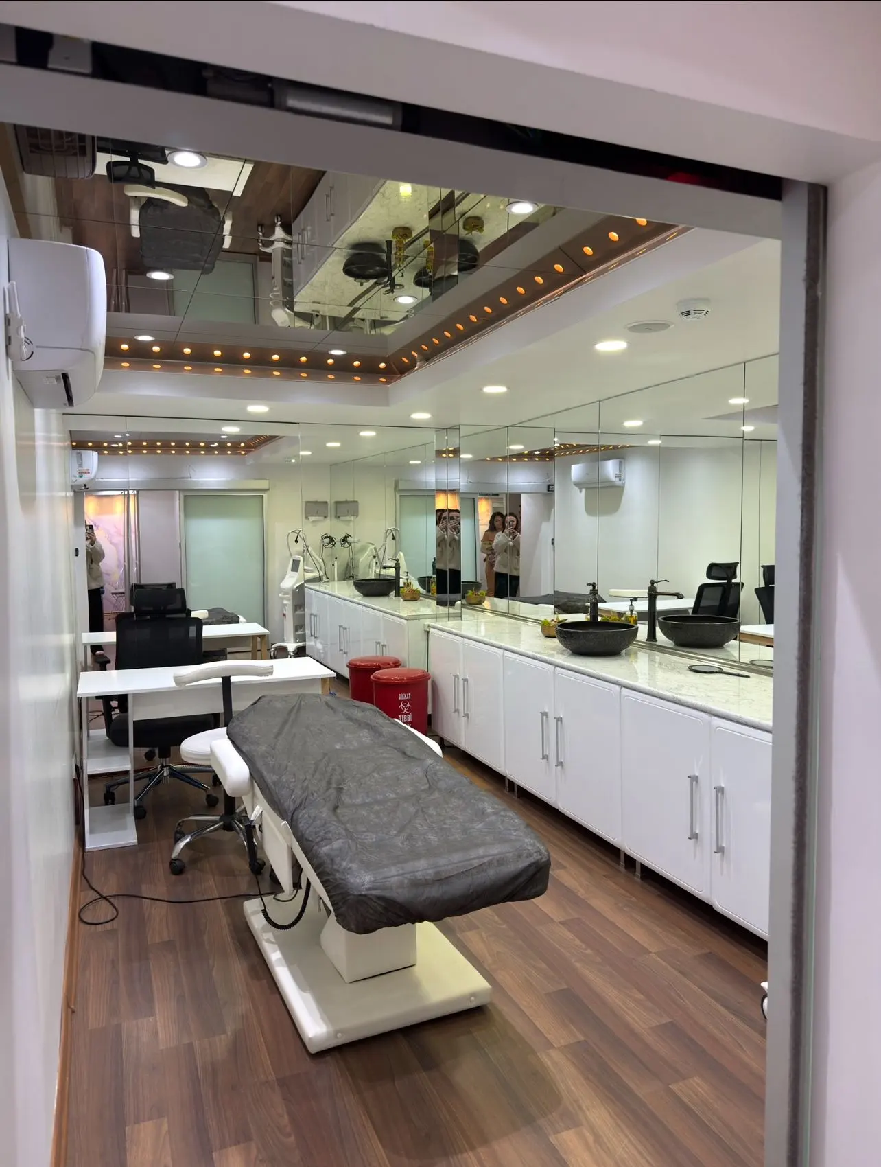 Clinic-provided photograph of Dr Murat İmalı