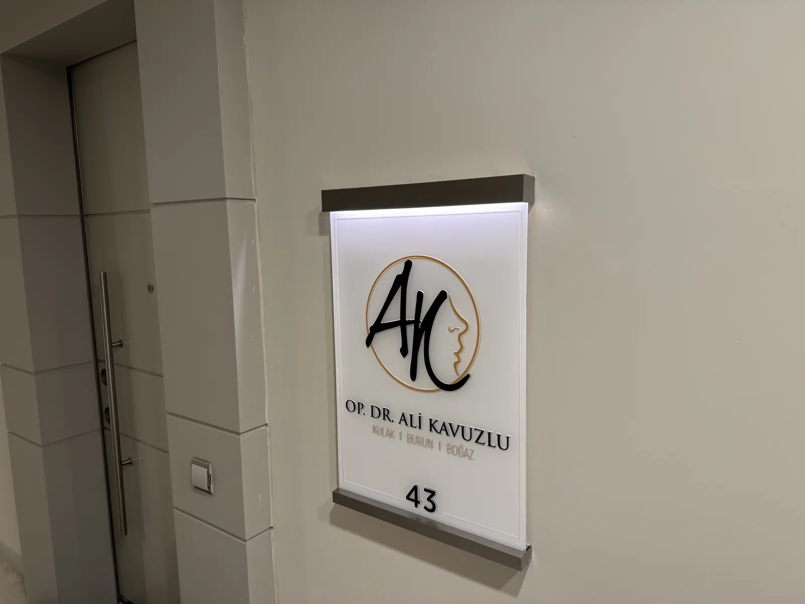 Clinic-provided photograph of Dr Ali Kavuzlu