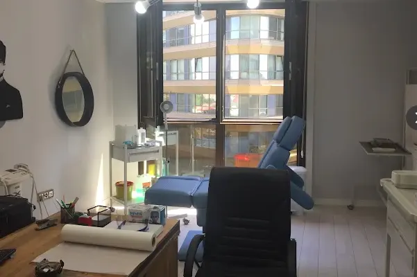 Von der Klinik bereitgestelltes Foto von Dr. Evren Tevfik İşçi