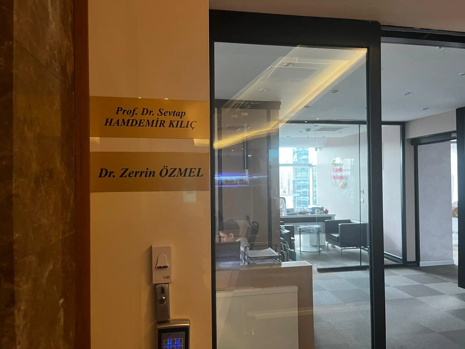Von der Klinik bereitgestelltes Foto von Dr. Zerrin Özmel