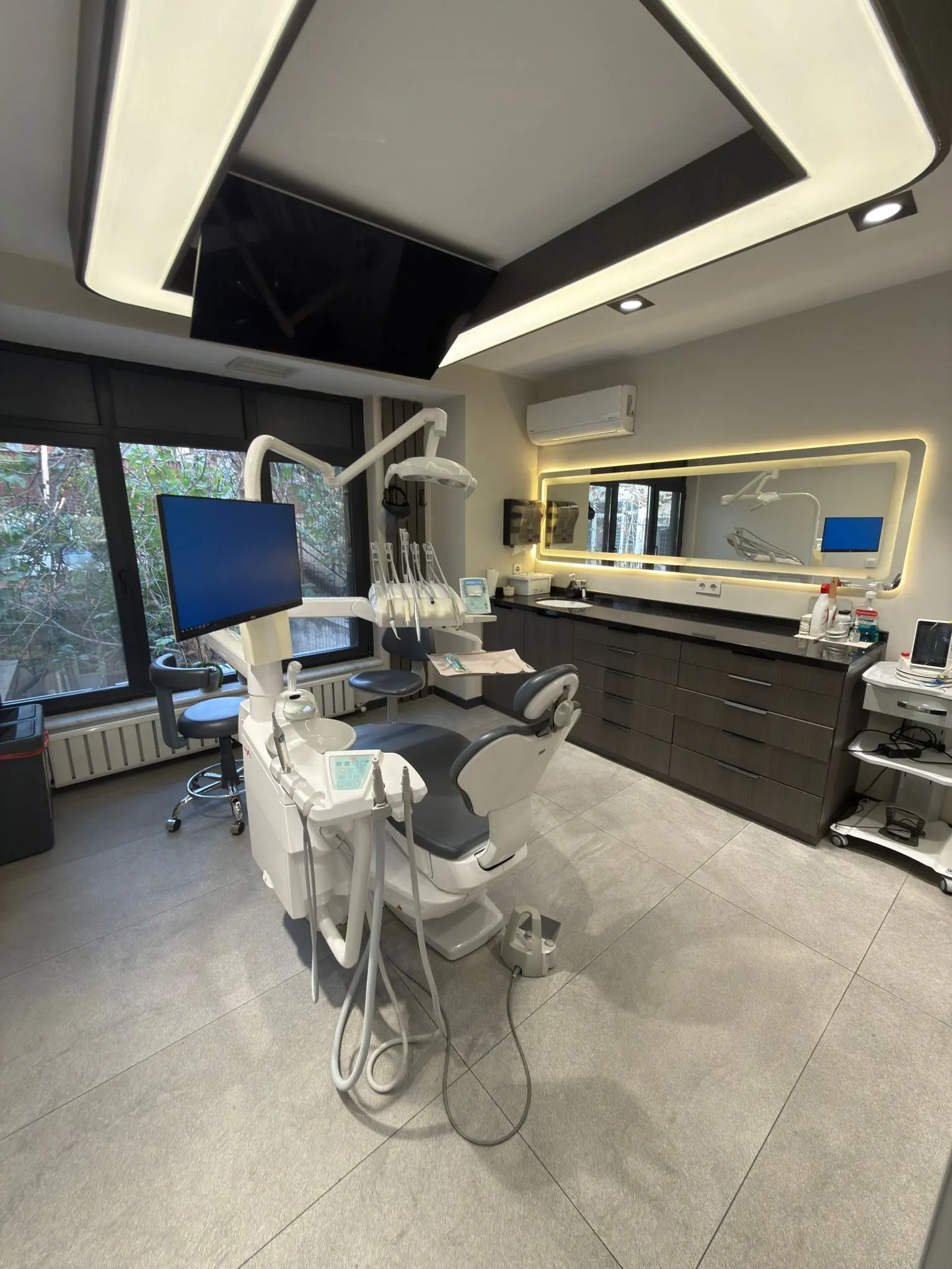 Clinic-provided photograph of Dentblue Dental Clinic