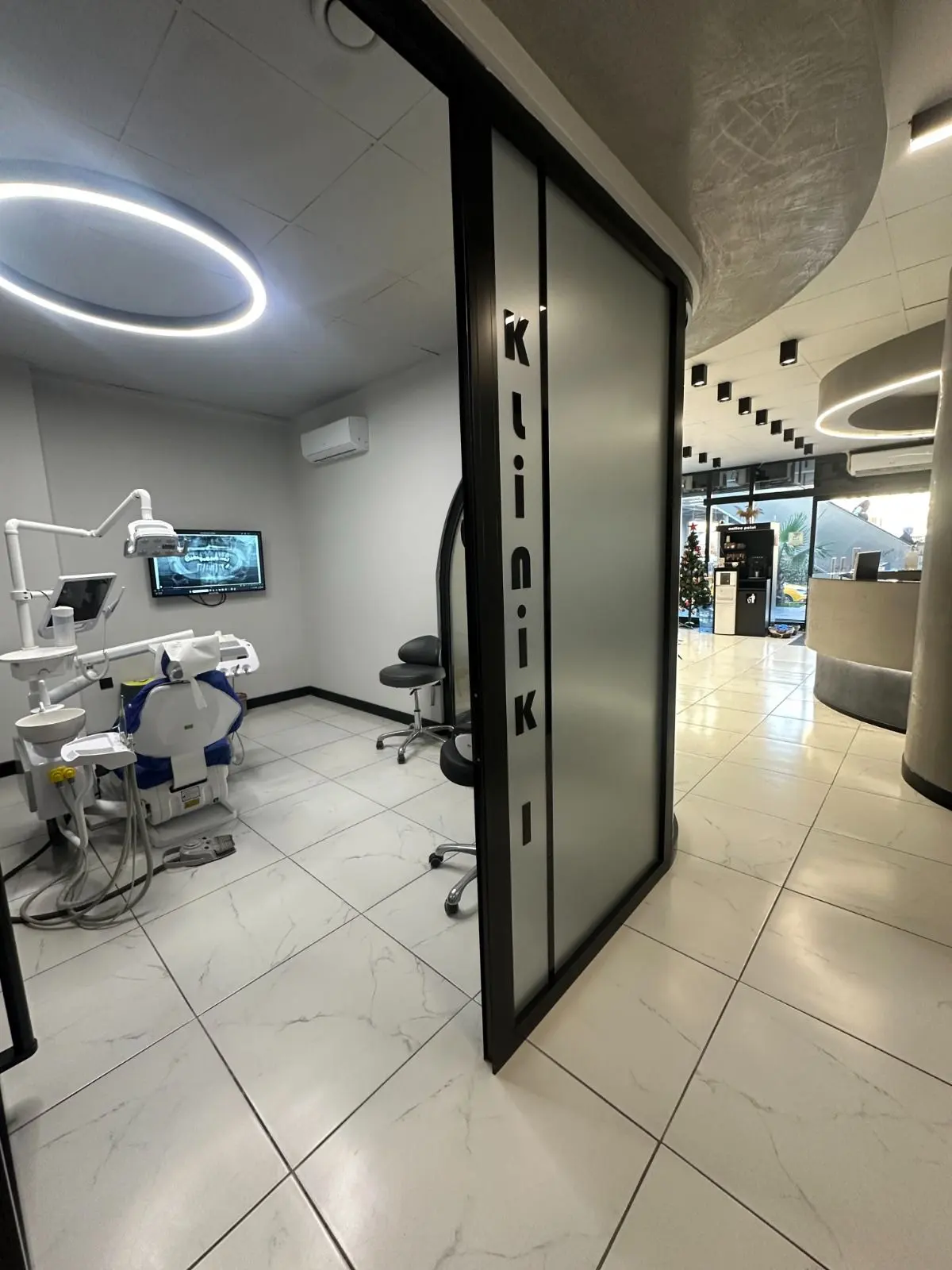 Clinic-provided photograph of Aspro Dent