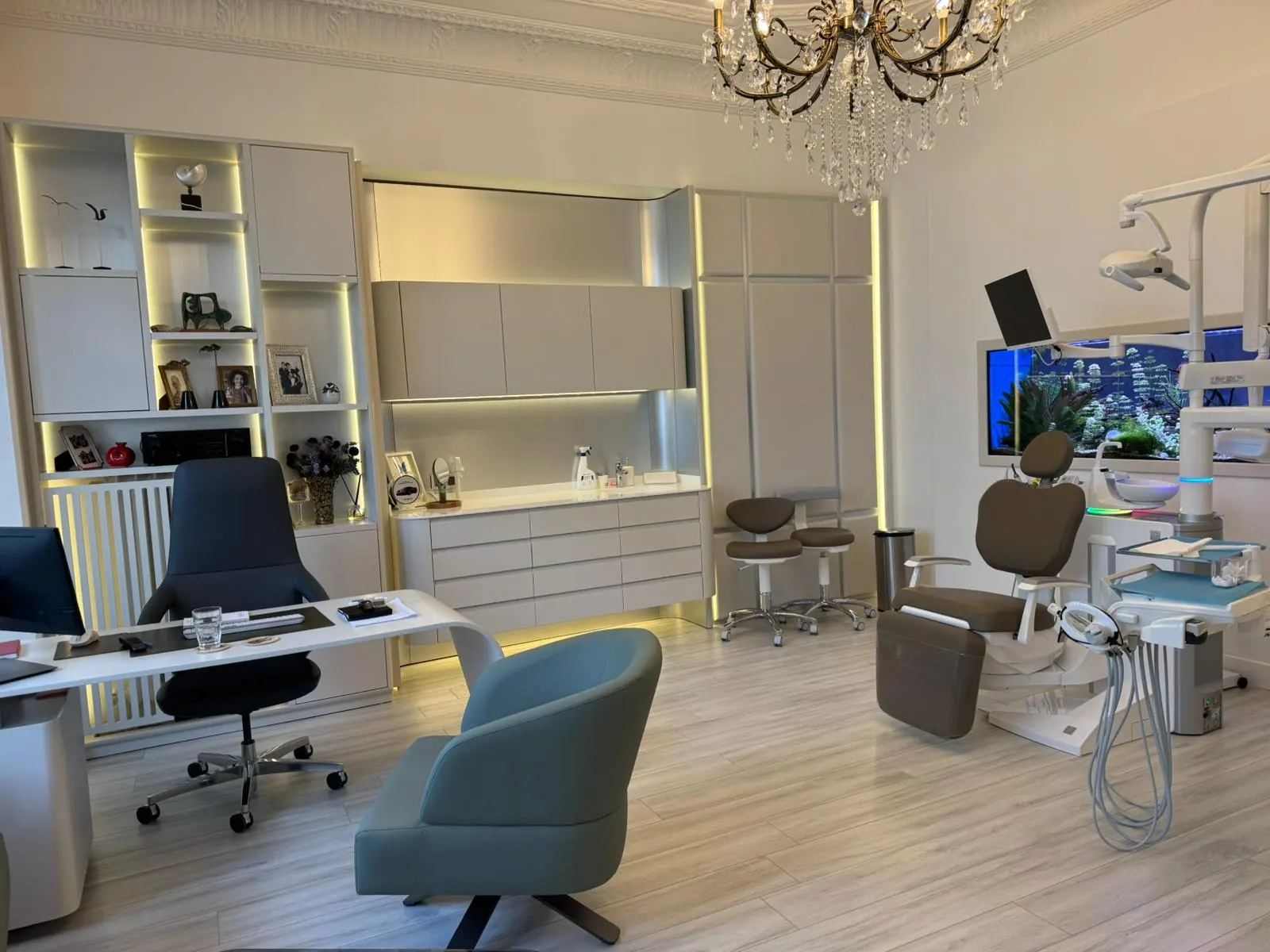 Clinic-provided photograph of Dr Özcan Çakmakçıoğlu