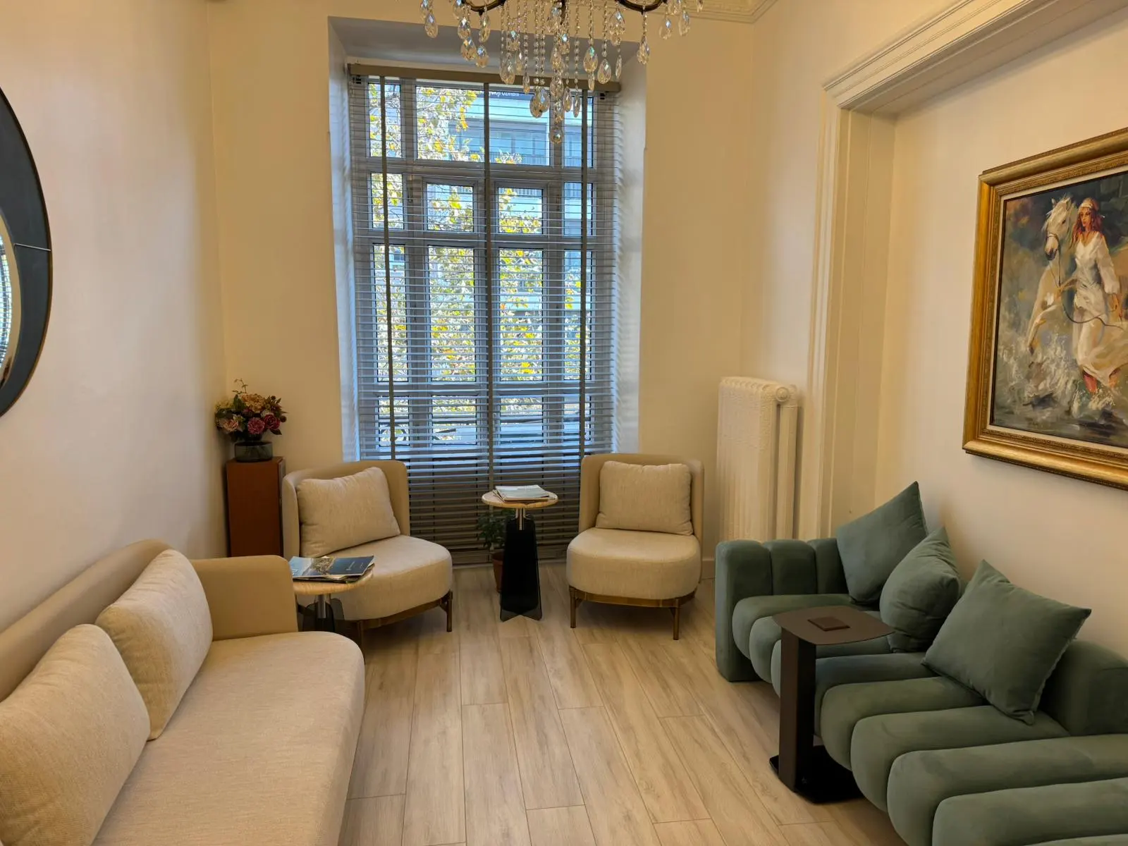 Clinic-provided photograph of Dr Özcan Çakmakçıoğlu