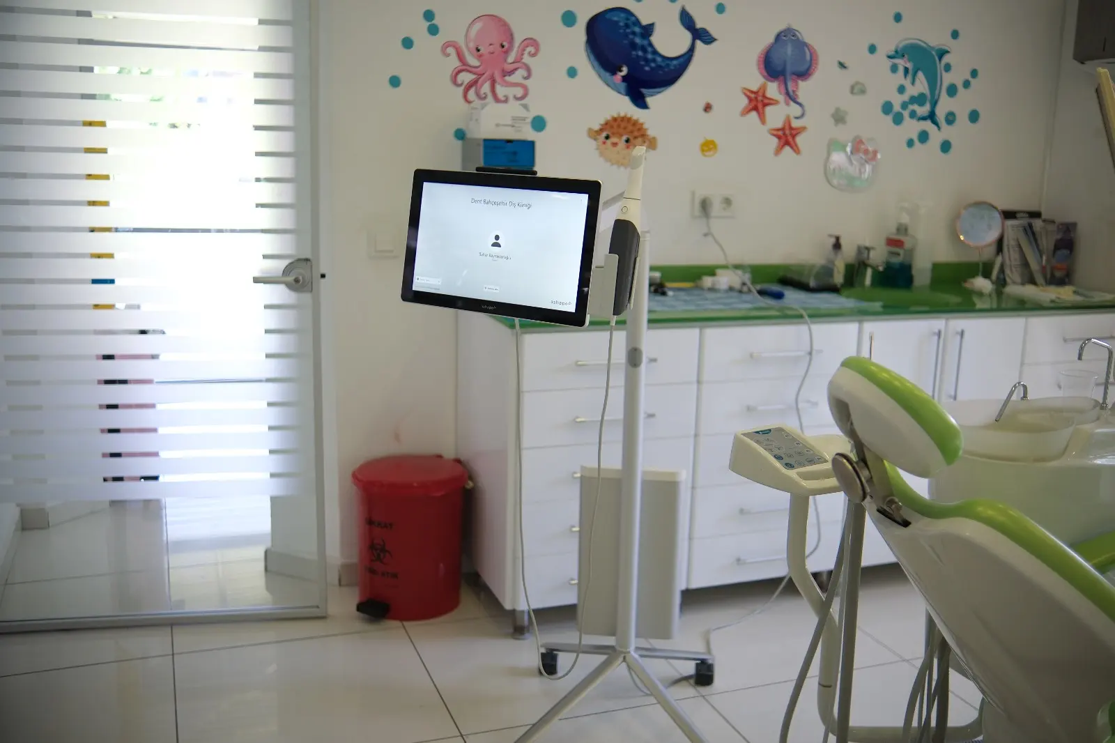Clinic-provided photograph of Dent Bahçeşehir