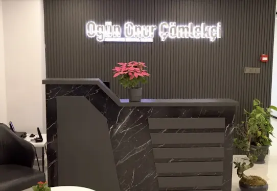 Clinic-provided photograph of Dr Ogün Onur Çömlekçi