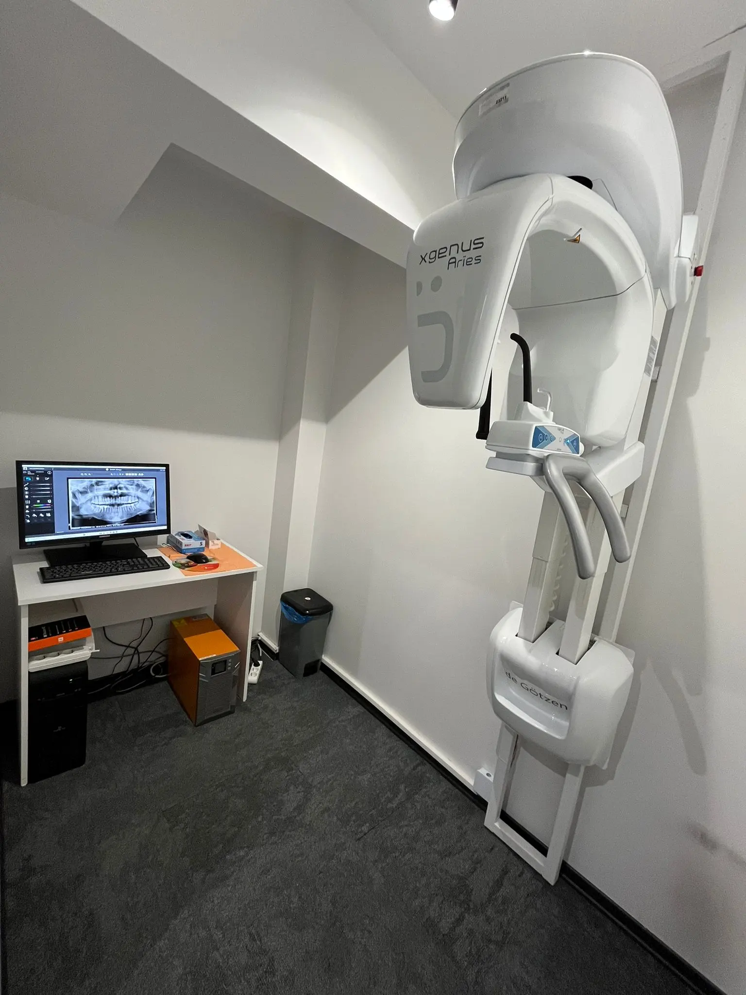 Clinic-provided photograph of Dr Aziz Bağdatlı