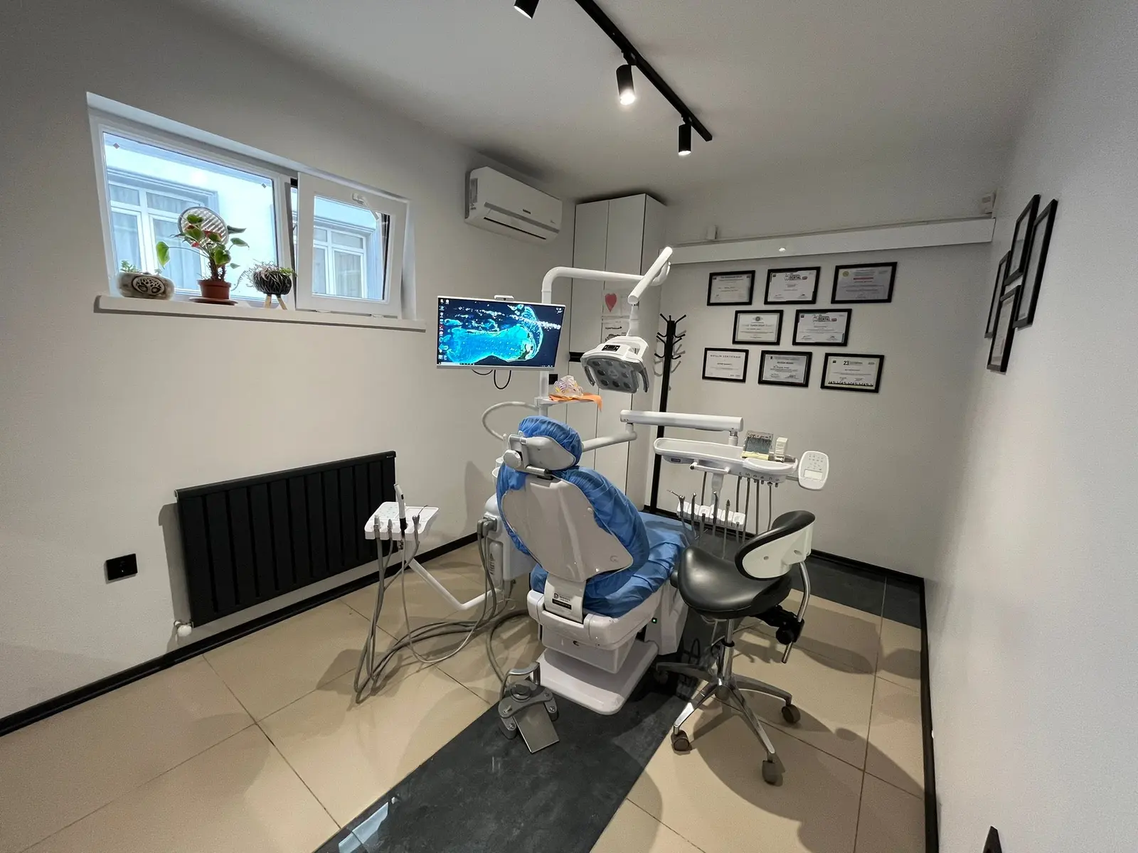 Clinic-provided photograph of Dr Aziz Bağdatlı