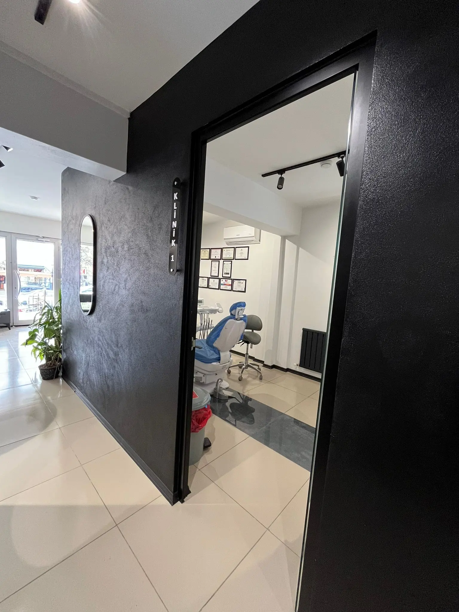 Clinic-provided photograph of Dr Aziz Bağdatlı