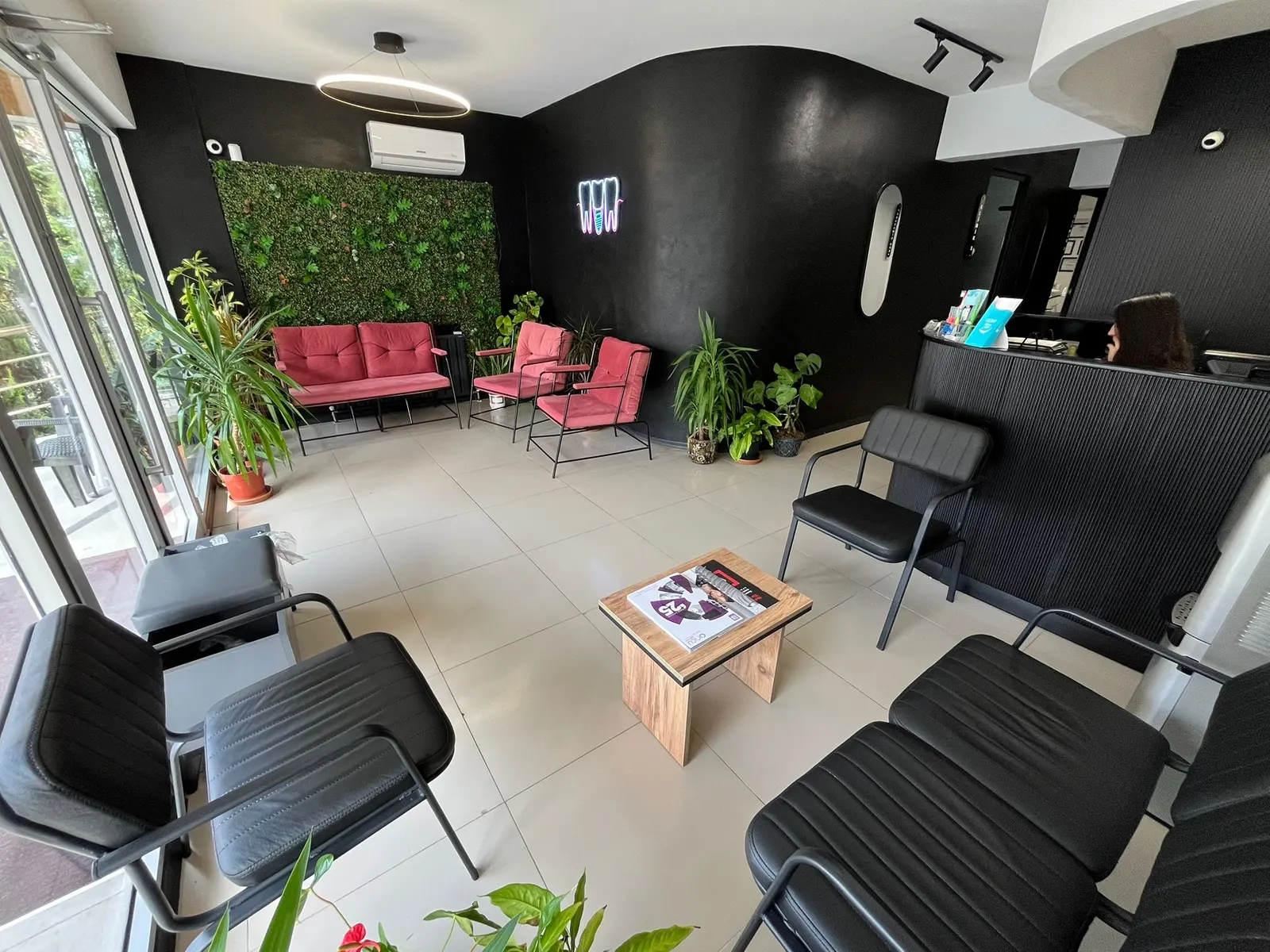 Clinic-provided photograph of Dr Aziz Bağdatlı