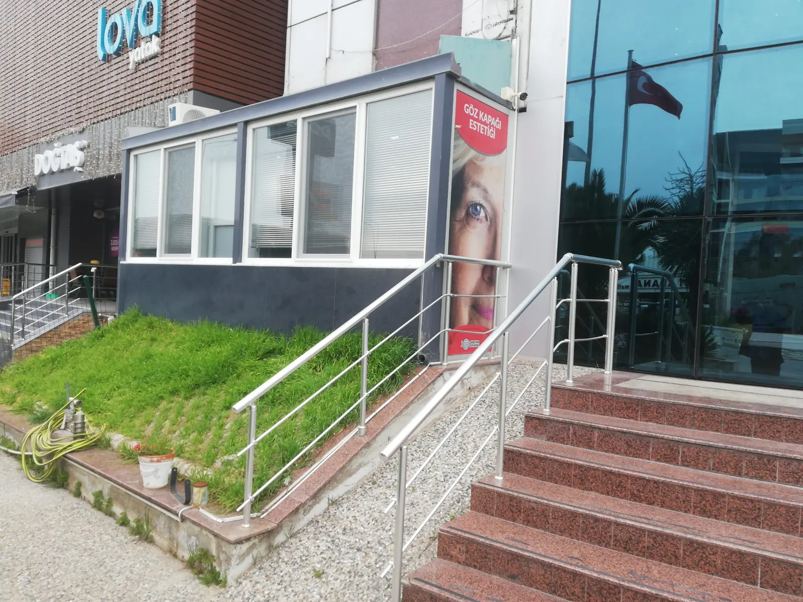 Clinic-provided photograph of Karşıyaka Eye Hospital