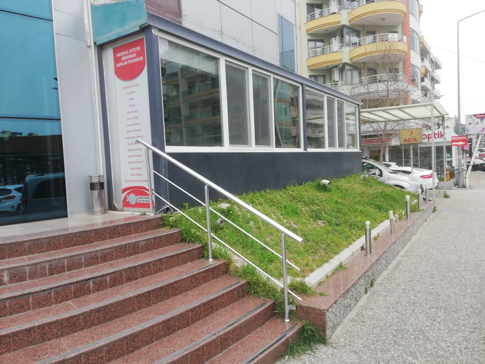 Clinic-provided photograph of Karşıyaka Eye Hospital