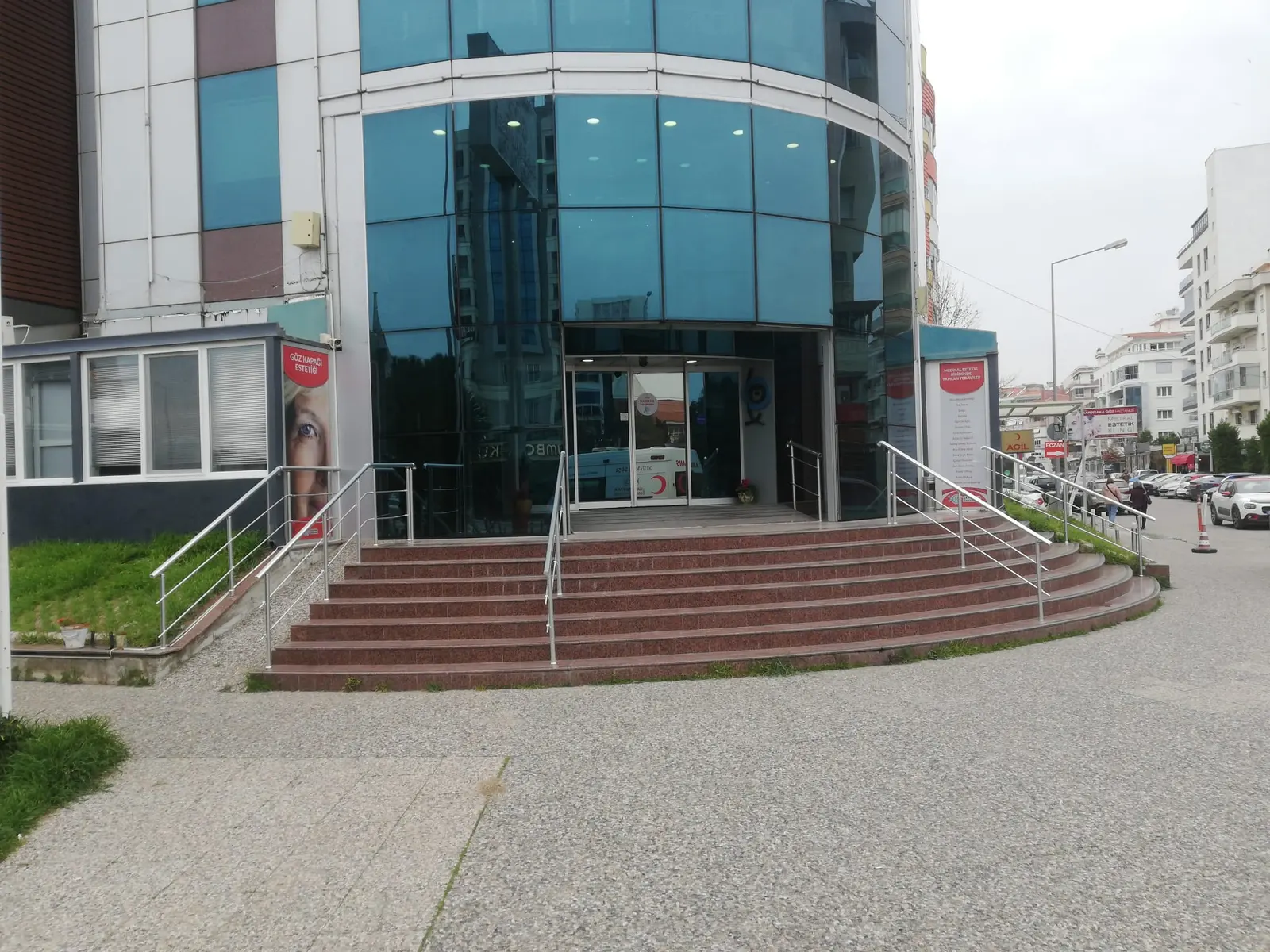 Clinic-provided photograph of Karşıyaka Eye Hospital