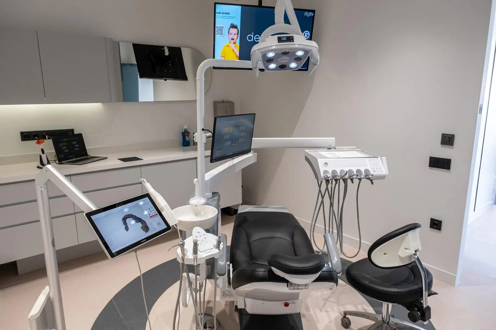 Clinic-provided photograph of Dentgroup Güzelbahçe Dental Clinic